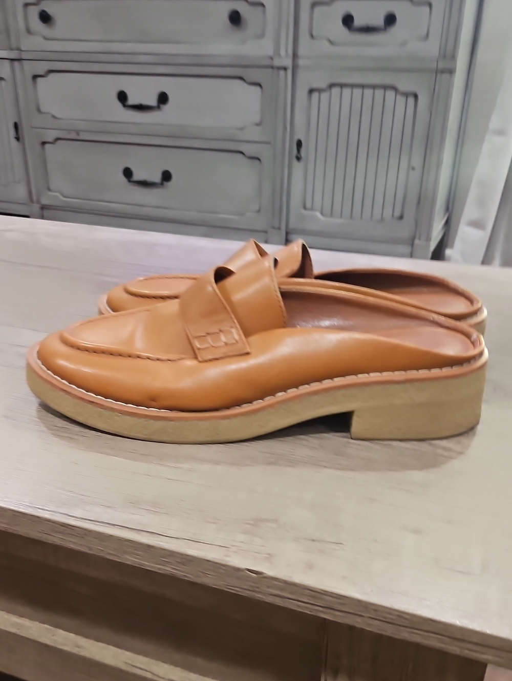 Aerosoles Women’s Leather Slip-On Mules in Tan size 7